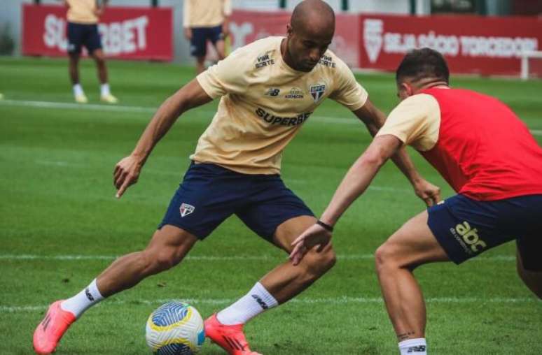 Erico Leonan / saopaulofc.net - Legenda: São Paulo em treino no CT da Barra Funda
