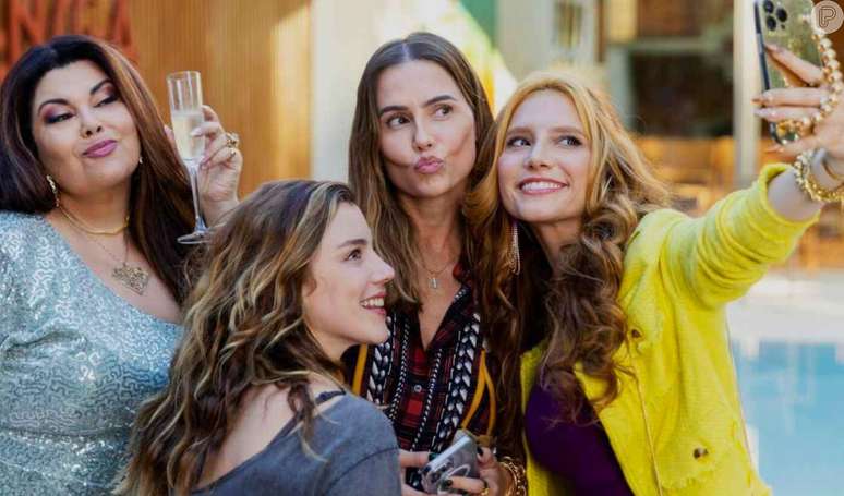 Atriz da Globo, Lorena Comparato revela quadro de depress&atilde;o pontual ap&oacute;s cirurgia no nariz.