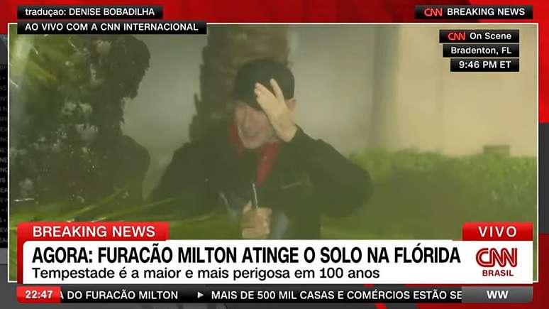 Em outro momento da cobertura, a ventania quase levou o boné do apresentador