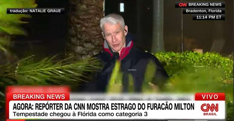 Anderson Copper lutou contra o vento e chuva para fazer o 'ao vivo' na CNN