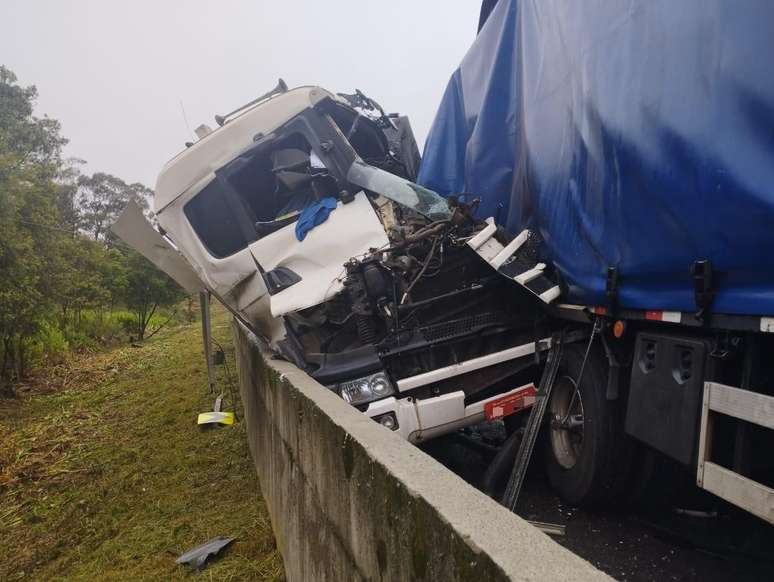 Engavetamento na Rodovia BR-277, em Balsa Nova