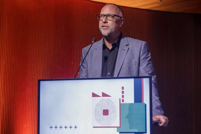 Mark Coeckelbergh, um dos principais pensadores sobre IA da atualidade, em debate promovido pela CGI.br