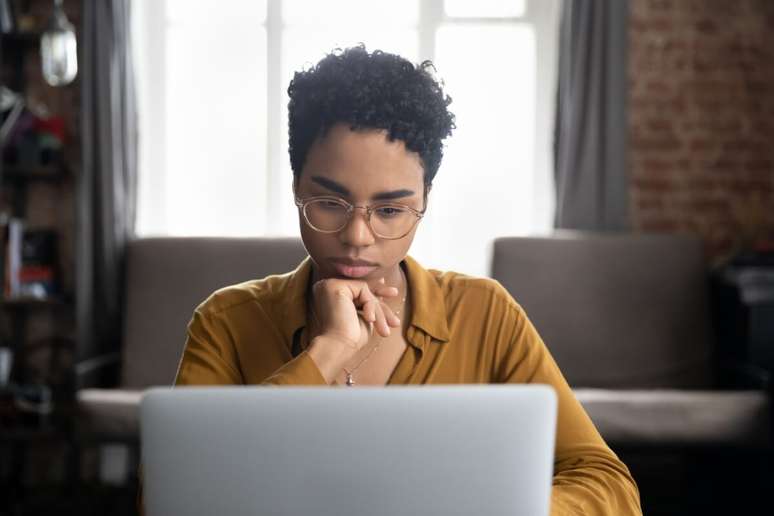 Manter o perfil no LinkedIn desatualizado pode prejudicar a busca por uma vaga 