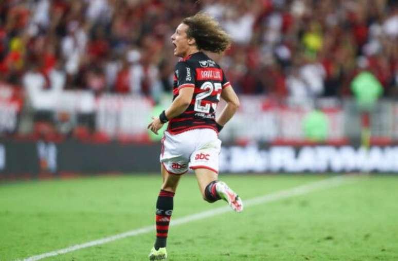 David Luiz assume papel de liderança no vestiário do Flamengo e auxilia, sobretudo, garotos da base –