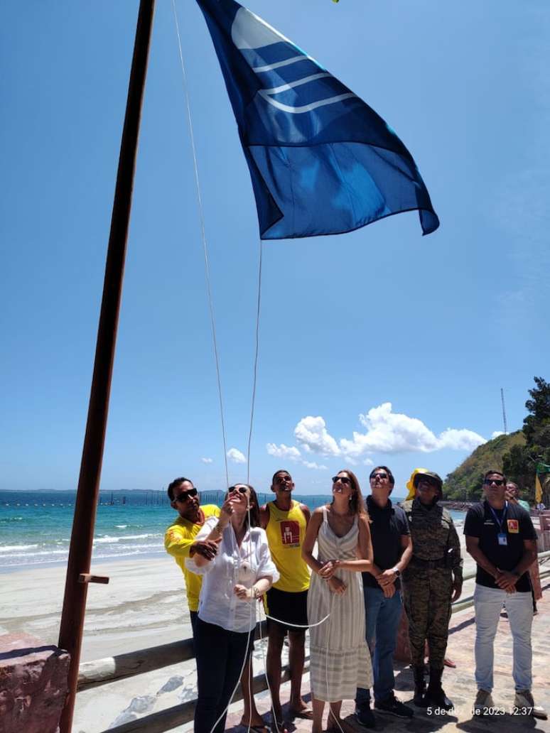 Viração Beach, Salvador, Bahia, Menerima Bendera Biru.