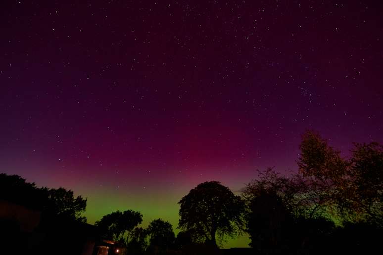 Luzes da Aurora Boreal em Langwedel, na Alemanha, no dia 9/10/2024