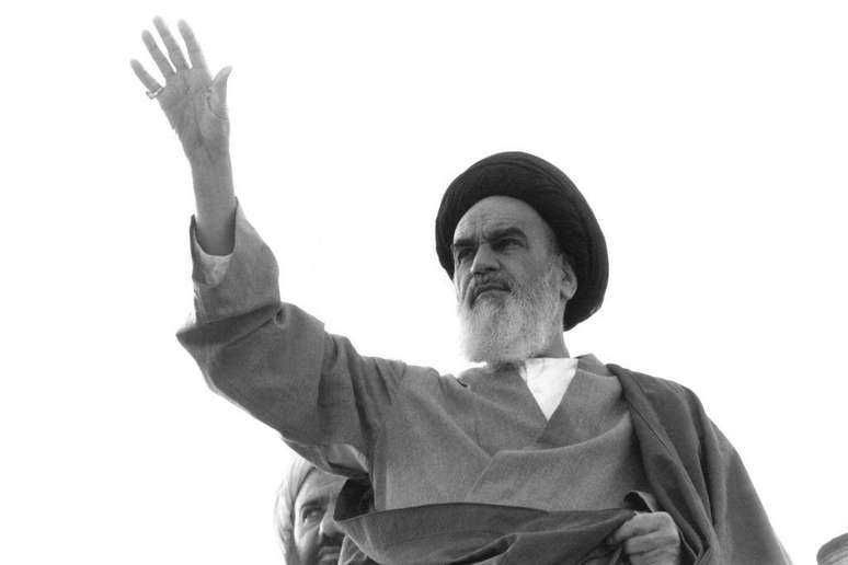 O aiatolá Khomeini queria exportar a revolução islâmica.