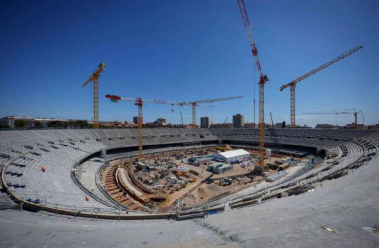 Barcelona: intensos combates durante las obras del Camp Nou