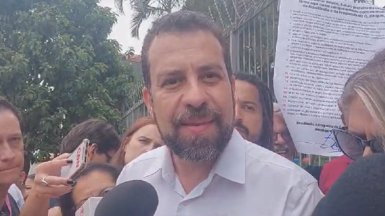 Guilherme Boulos cumpre agenda na zona norte de São Paulo.