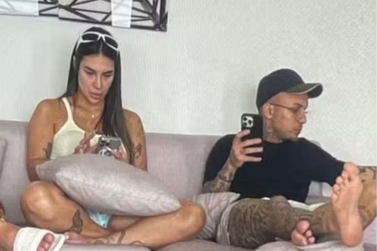 Ivana aparece em foto ao lado de Cebolinha, jogador do Flamengo, após ele dizer que não a conhece