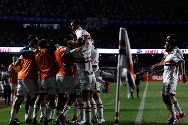 Grupo de jogadores do Tricolor no duelo contra o Inter 