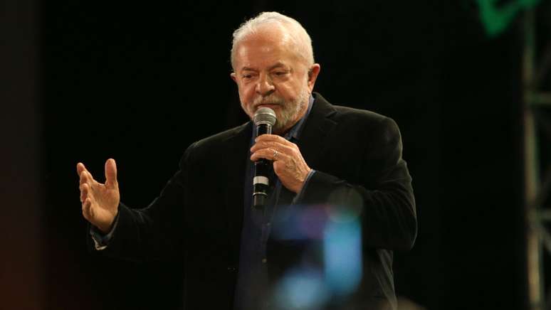 According to Datafolha, the Lula government is approved by 36% and disapproved by 32%.