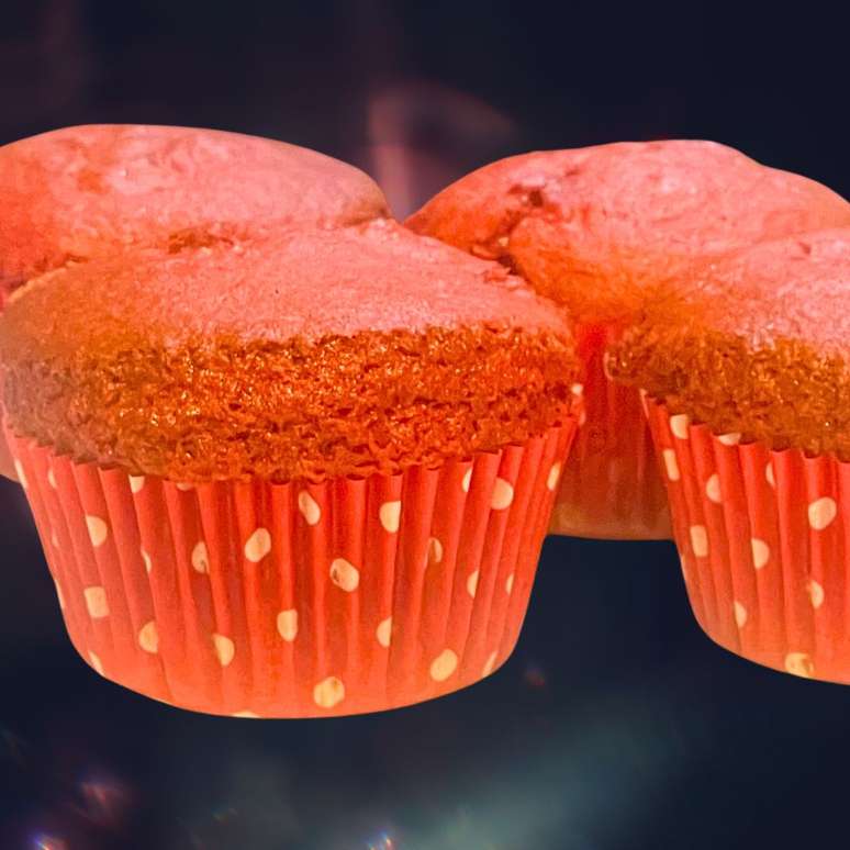 MUFFIN DE RED VELVET NATURAL (SEM CORANTE E SEM GLÚTEN)