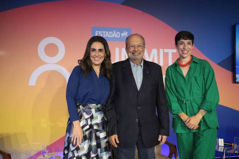 Roda de conversa Desafios na criação dos filhos; na foto, da esquerda para a direita, Rita Lisauskas, mediadora; Clóvis Francisco Constantino, presidente da Sociedade Brasileira de Pediatria; Maya Eigenmann, especialista em educação positiva, neuropedagoga e educadora parental.