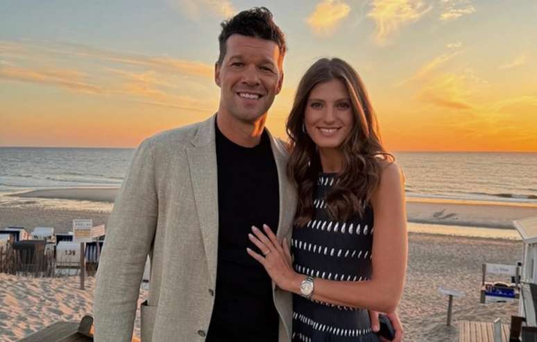 Michael Ballack precisou desmentir boatos sobre relacionamento com jovem modelo.