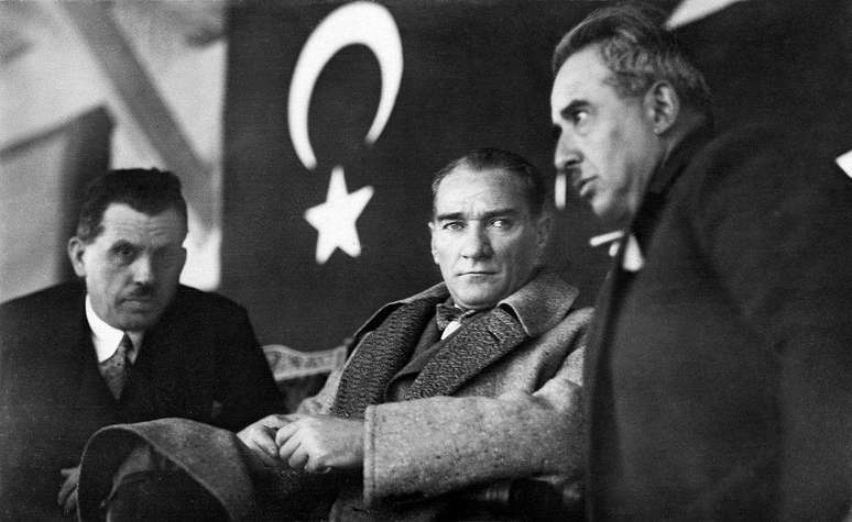 A política secular do fundador da Turquia moderna, Kemal Ataturk (1881-1938), forçou os bektashis a se transferir para os Bálcãs