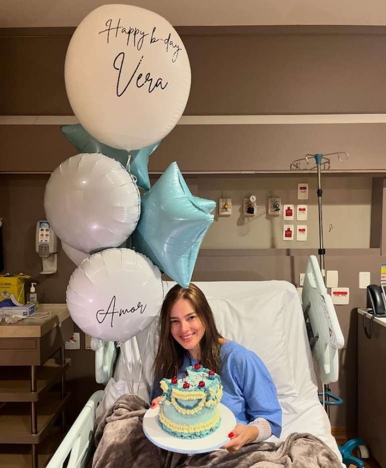 Vera Viel celebrou seu aniversário no hospital onde está internada após cirurgia para retirada de um tumor.