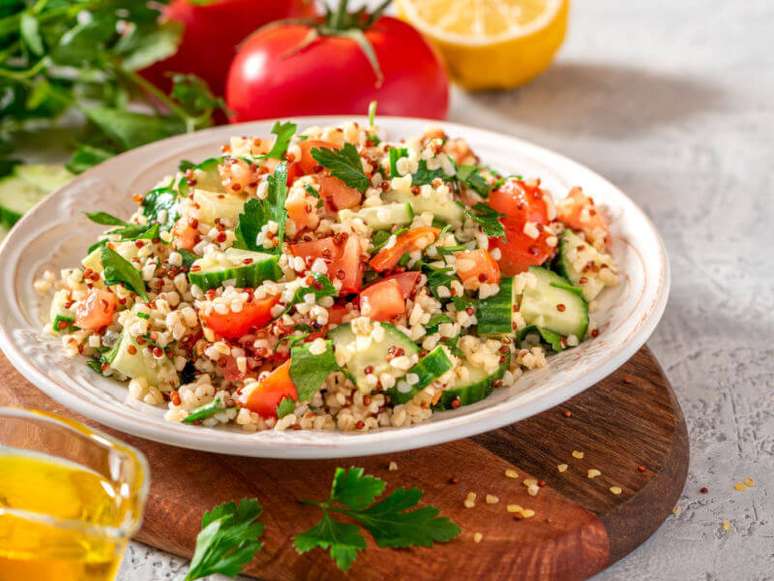 Tabule de quinoa com pepino 