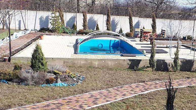 Os filhos de Marina adoravam a piscina, uma dos últimos acréscimos à casa