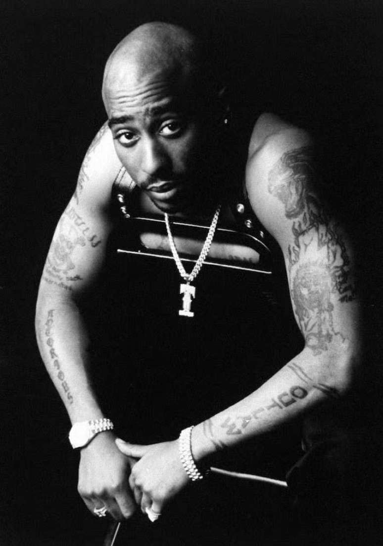 Irmão de Tupac fala sobre suposto envolvimento de Diddy na morte de rapper.