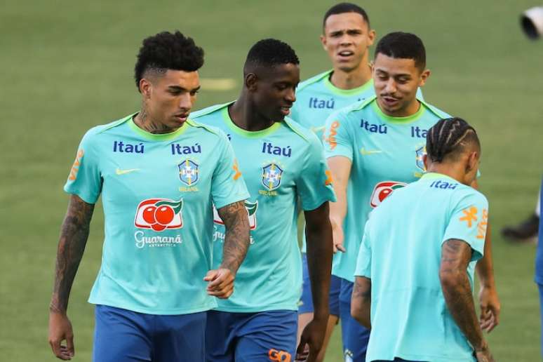 Igor Jesus e Luiz Henrique, do Botafogo, em treino da seleção