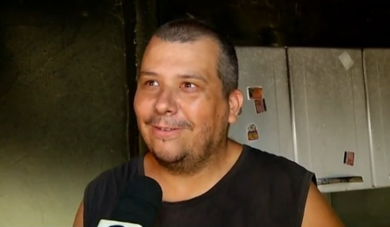 "Minha vida foi salva pelo meu filho autista de 3 anos", disse o morador de casa que pegou fogo