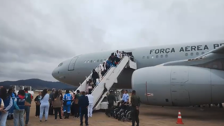 Mil brasileiros já saíram do Líbano em avião da FAB