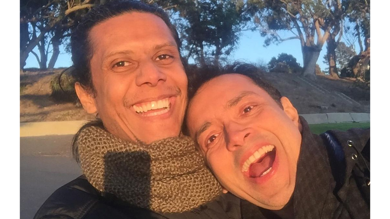 Rodrigo Fagundes reflete sobre sexualidade e 21 anos de uni&atilde;o com marido