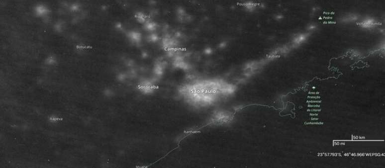 Imagens da Nasa, reproduzidas pelo Lapis, mostram São Paulo menos iluminada no dia 12 de outubro, após o apagão causada pela chuva de sexta-feira.