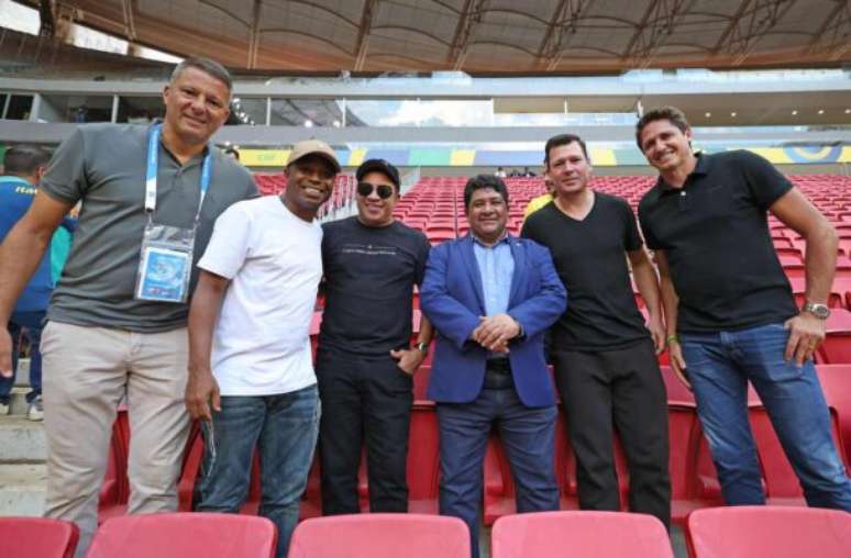 El pentacampeón estuvo presente en el entrenamiento de la selección brasileña