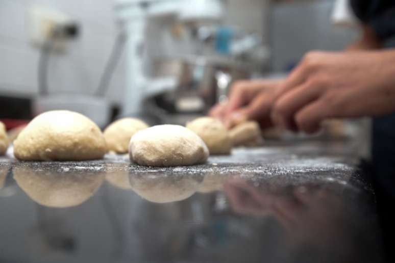 Segundo a paderia da St. Chico, é importante sempre respeitar os tempos de descanso da massa de pão