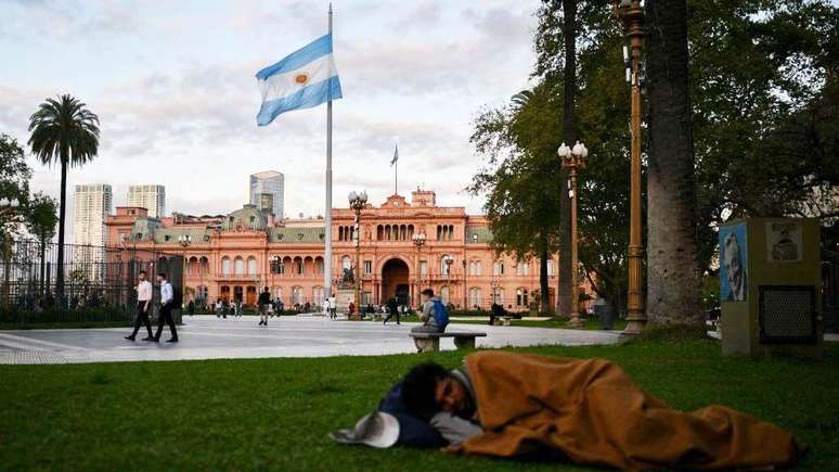 A pobreza não fica abaixo de 25% na Argentina há 30 anos, mas ela dobrou nos últimos sete anos