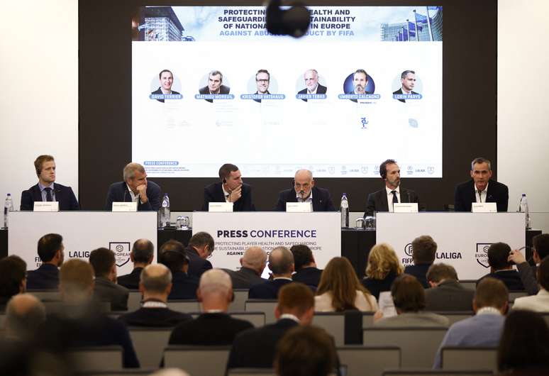 Javier Tebas e outros dirigentes no 2&ordm; F&oacute;rum da Uni&atilde;o dos Clubes Europeus, em Bruxelas, na B&eacute;lgica