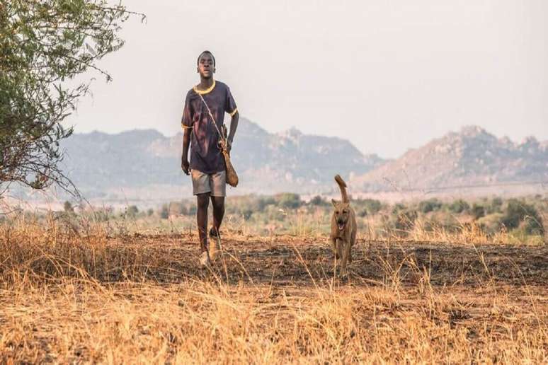 ‘O menino que descobriu o vento’ mostra um jovem do Malawi que vê na escola um caminho para mudar a vida de seus familiares e amigos 