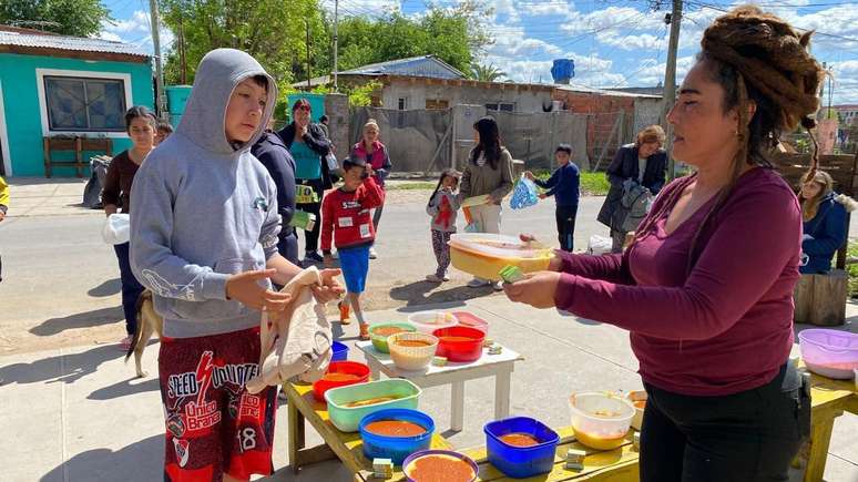 Duas em cada três crianças na Argentina são pobres — elas sobrevivem com a ajuda do Estado e de refeitórios comunitários como este