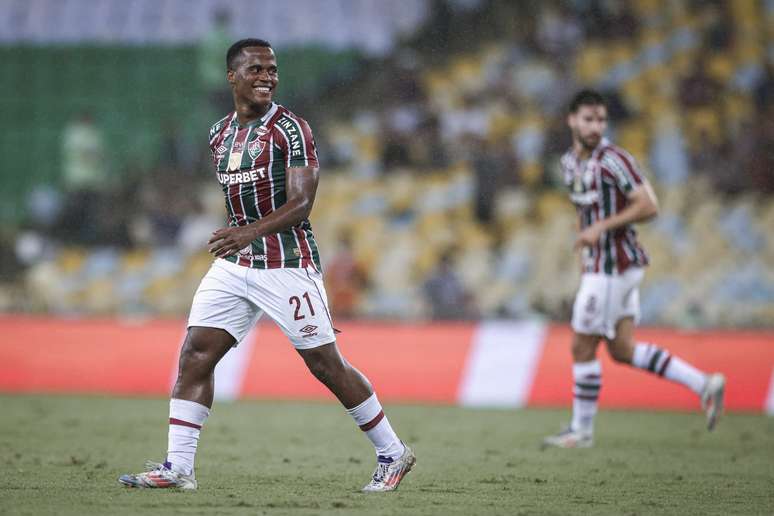 Fluminense planeja disponibilizar Arias e Bernal para FlaFlu