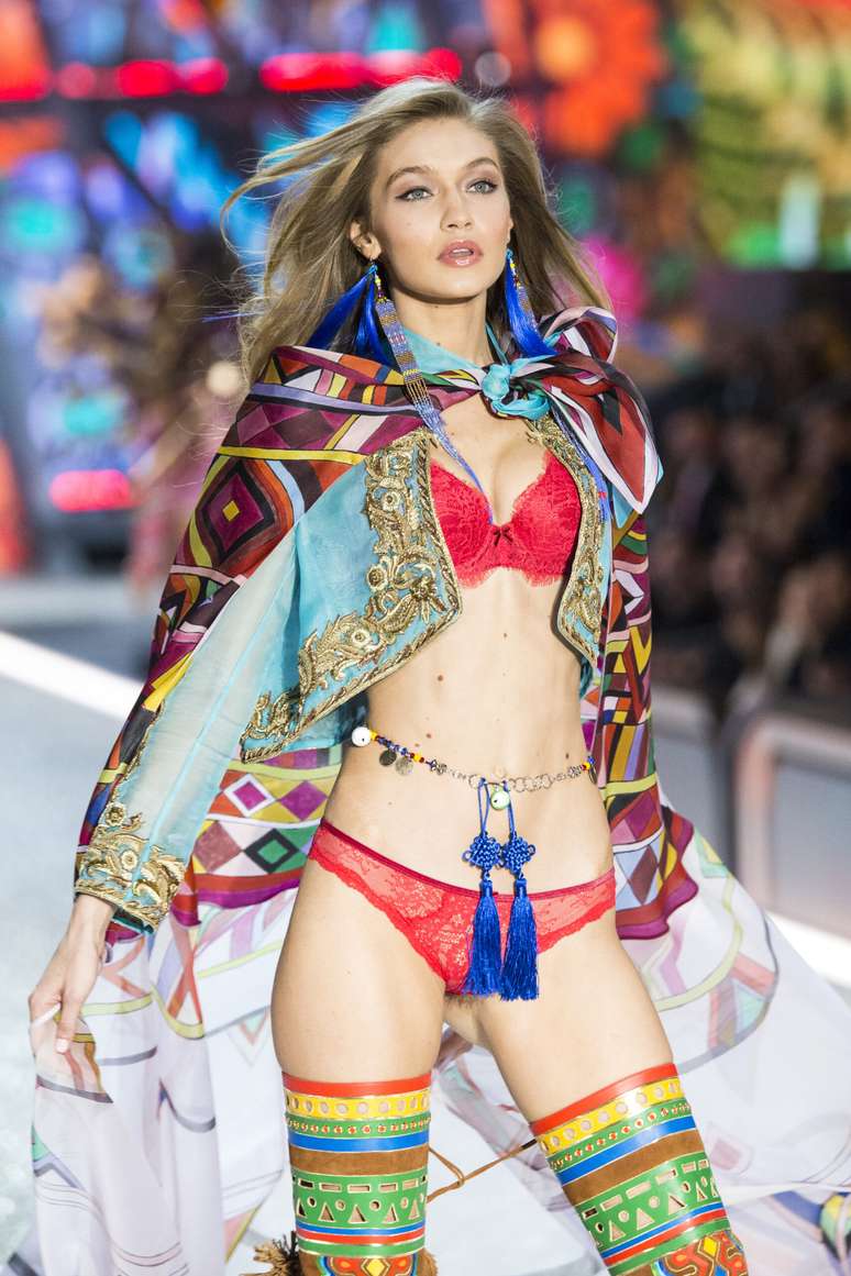 Gigi Hadid no Victoria’s Secret Fashion Show em 2016 –