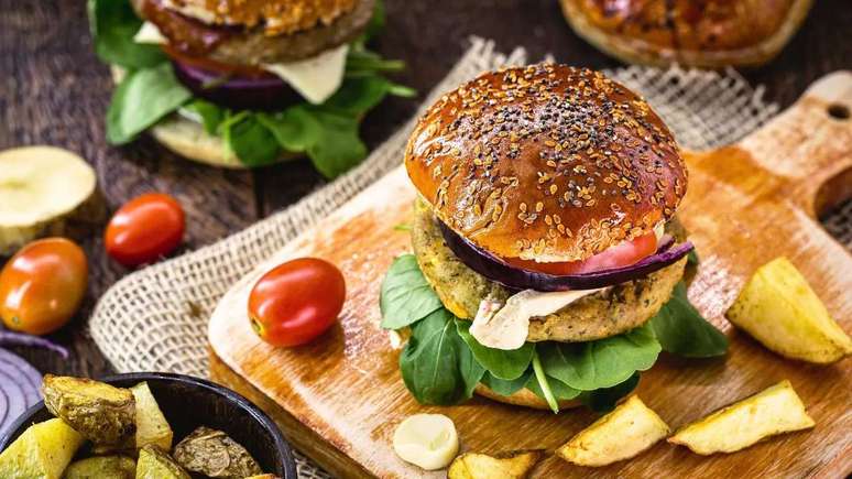 Hambúguer de arroz – Foto: Shutterstock