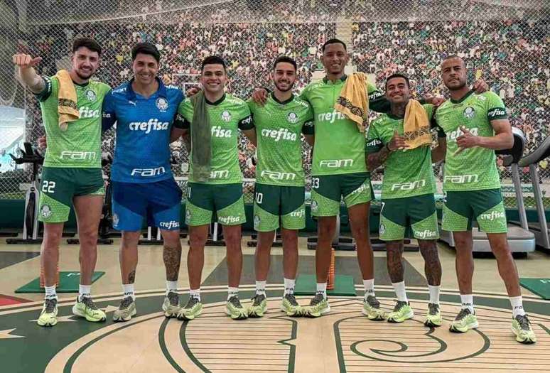 Dudu treina ao lado de atletas lesionados do Palmeiras -