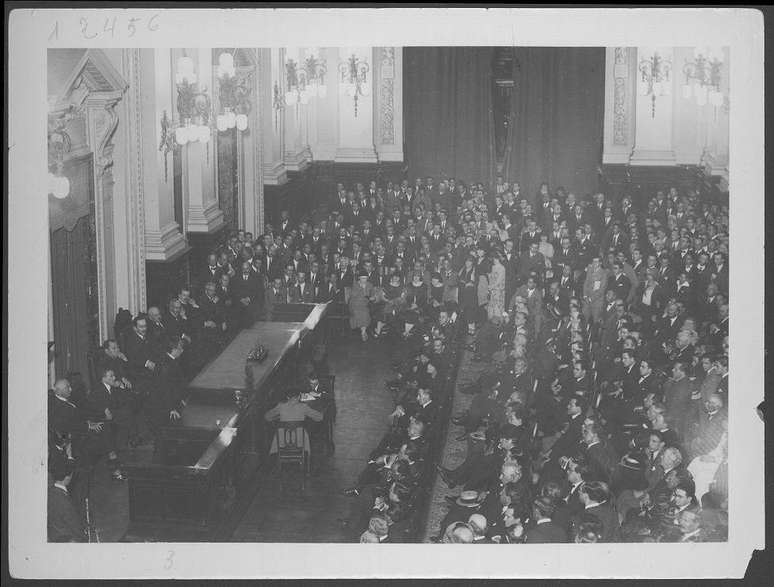 O salão do Colégio Nacional, em Buenos Aires, ficou lotado durante a palestra de Einstein