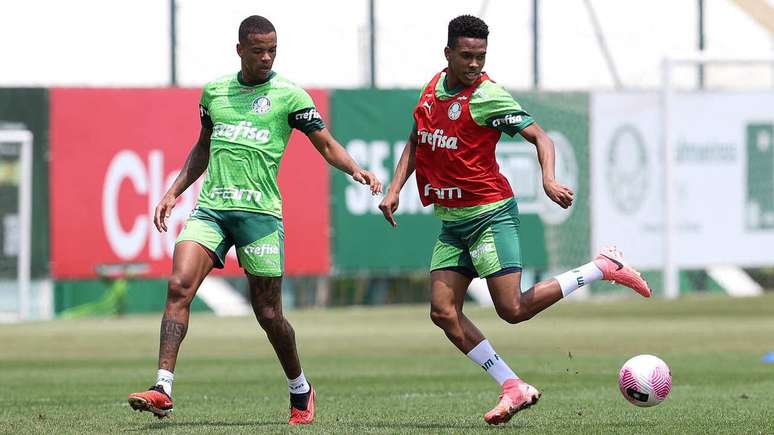 Caio Paulista e Estevão no treino do Palmeiras nesta quarta-feira –