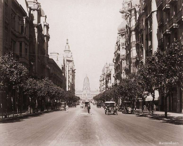 Avenida de Maio, em Buenos Aires, em 1925