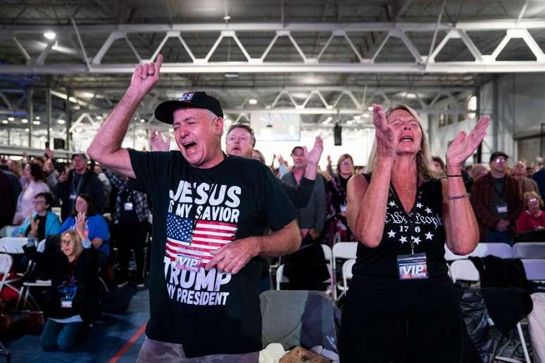 'Jesus é meu salvador, Trump é meu presidente', é um slogan comum em eventos político-religiosos daqueles que são fiéis ao ex-presidente