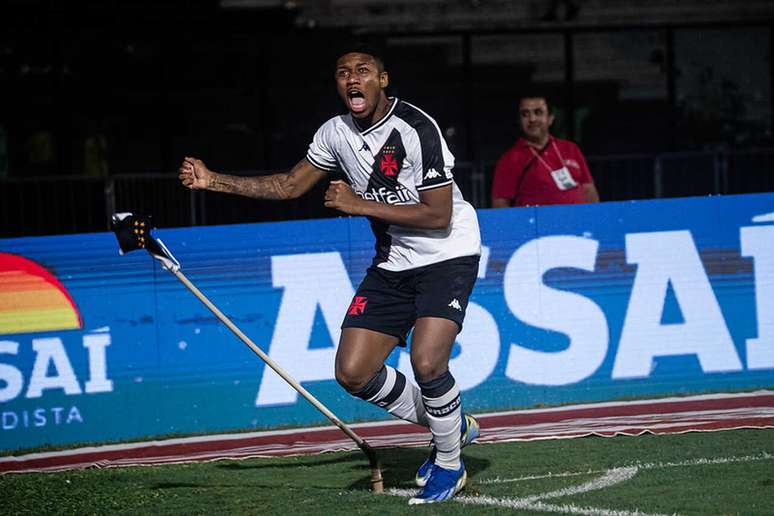 Leandrinho marcou um golaço pelo Vasco na goleada sobre o São Paulo –