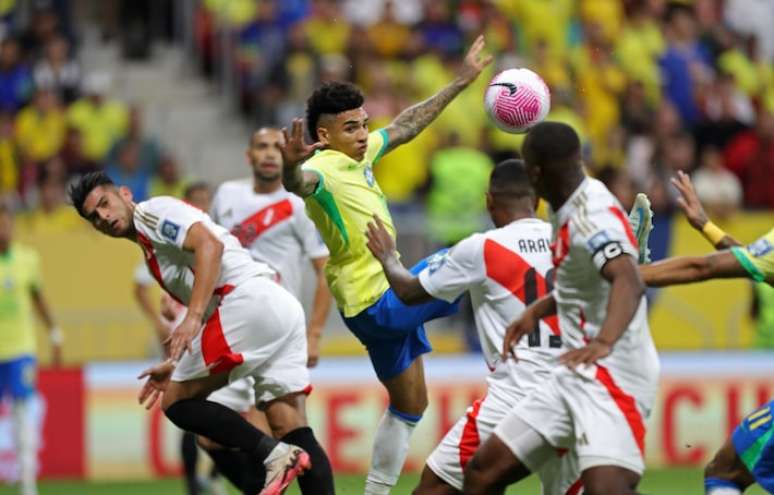 Igor Jesus foi titular da seleção brasileira nos jogos contra Chile e Peru.