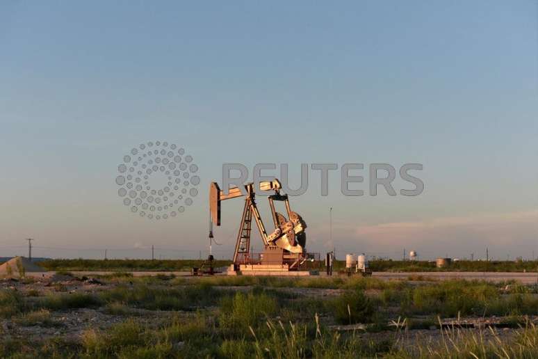 FILE PHOTO: A pump jack operates in an oil field in Midland, Texas U.S. August 22, 2018. Picture taken August 22, 2018. REUTERS/Nick Oxford/File Photo