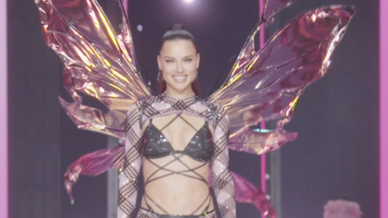 Adriana Lima do Victoria’s Secret Fashion Show 