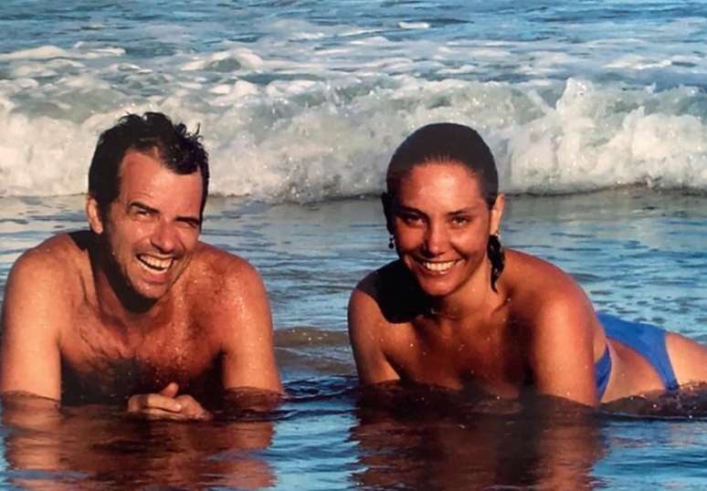 Heloisa Périssé e Mauro Frias na praia