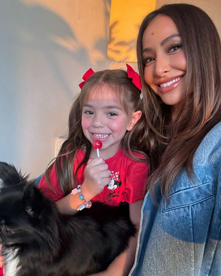 Sabrina Sato j&aacute; &eacute; m&atilde;e de Zoe, de 5 anos, da rela&ccedil;&atilde;o com Duda Nagle