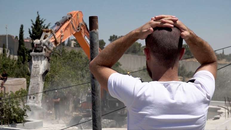 Ahmad Musa al-Qumbar diz que recebeu multas pesadas por construir sua casa sem autorização